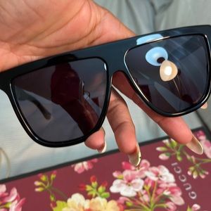 GUCCI SUNGLASSES